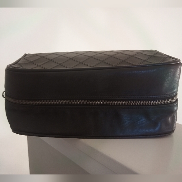 CLEAN Vintage Chanel Diamond Stitch Cosmetics Case/Toiletry Pouch/Dopp Kit Black - Picture 7 of 16